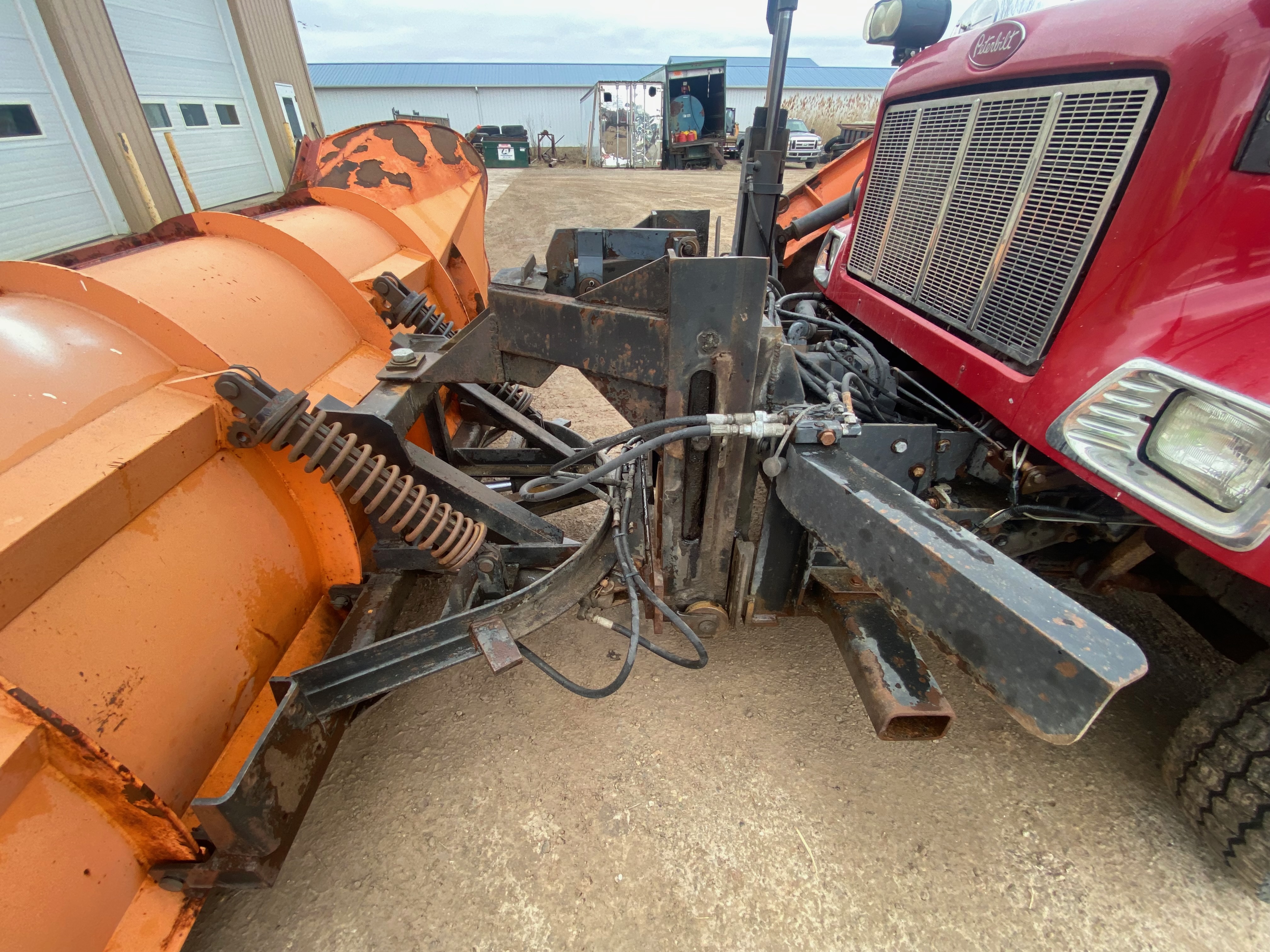 2000 PETERBILT 330 - Image 14